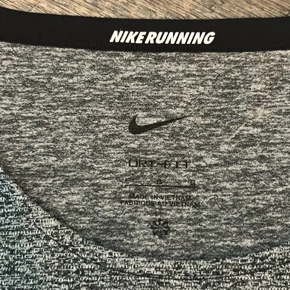 Nike Running T-Shirt - Picture 3 of 5